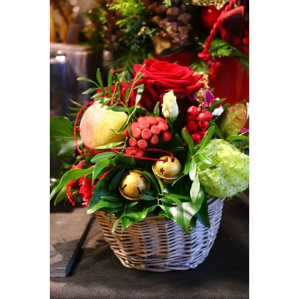Blumengesteck in Korb – Bild 2